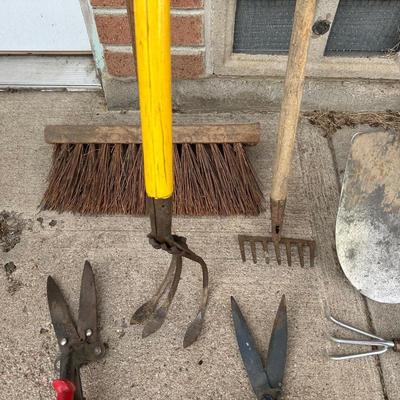 VARIETY OF YARD TOOLS AND A PUSH BROOM