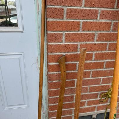 EXTENDED TREE PRUNER, AXE, SLEDGE HAMMER AND YARD TOOLS