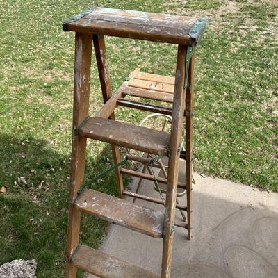 5 FOOT WOODEN STEP LADDER AND VINTAGE METAL STEP STOOL
