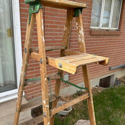 5 FOOT WOODEN STEP LADDER AND VINTAGE METAL STEP STOOL