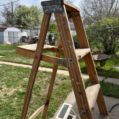 5 FOOT WOODEN STEP LADDER AND BLACK & DECKER STOWAWAY 2 STEP METAL FOLDING STEP STOOL