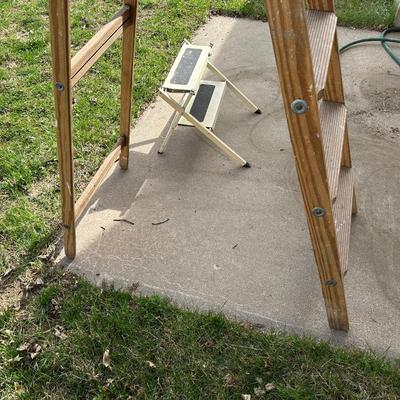5 FOOT WOODEN STEP LADDER AND BLACK & DECKER STOWAWAY 2 STEP METAL FOLDING STEP STOOL