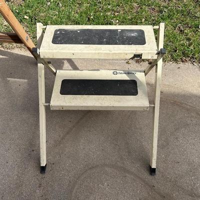 5 FOOT WOODEN STEP LADDER AND BLACK & DECKER STOWAWAY 2 STEP METAL FOLDING STEP STOOL