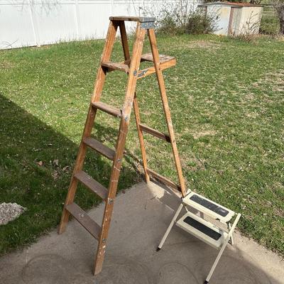 5 FOOT WOODEN STEP LADDER AND BLACK & DECKER STOWAWAY 2 STEP METAL FOLDING STEP STOOL