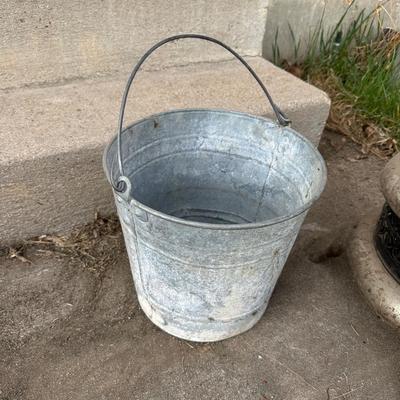 VINTAGE PERFECTION KEROSENE OIL HEATER AND 2 GALVANIZED METAL BUCKETS