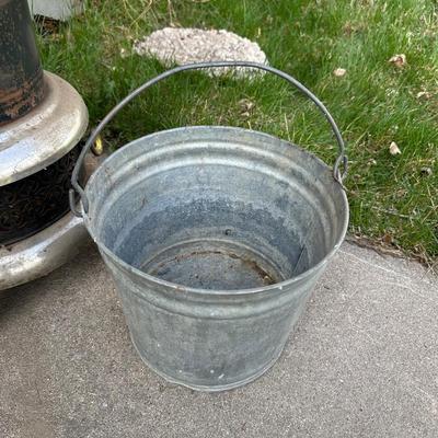 VINTAGE PERFECTION KEROSENE OIL HEATER AND 2 GALVANIZED METAL BUCKETS