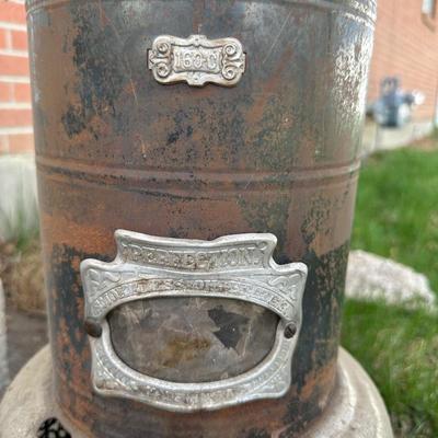 VINTAGE PERFECTION KEROSENE OIL HEATER AND 2 GALVANIZED METAL BUCKETS