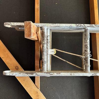ALUMINUM EXTENSION LADDER
