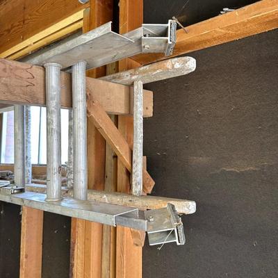 ALUMINUM EXTENSION LADDER