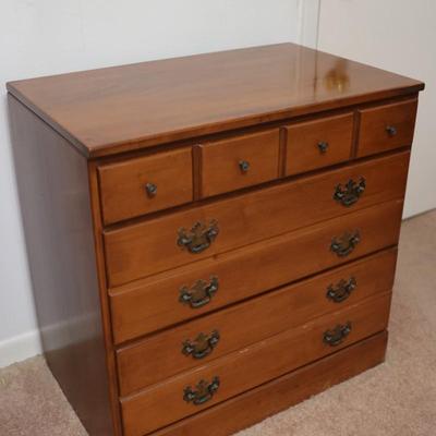 Vintage Thomasville Traditional Chest of Drawers