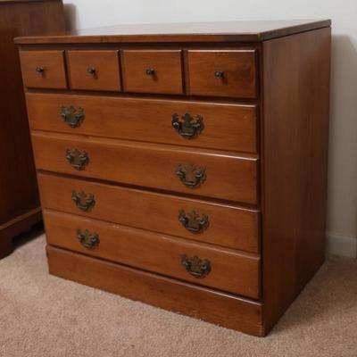 Vintage Thomasville Traditional Chest of Drawers