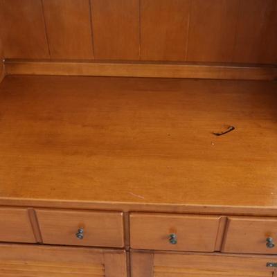 Thomasville Maple Shutter Cabinet W/ Bookcase Early American Vintage