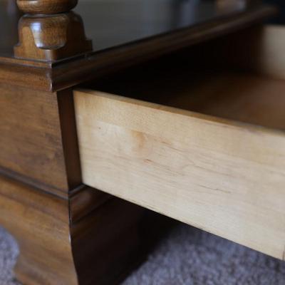 ETHAN ALLEN Heirloom Maple Colonial Early American Accent End Table