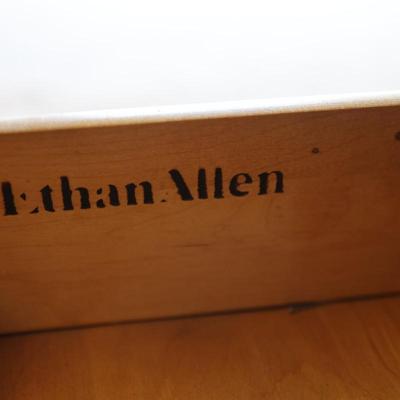 ETHAN ALLEN Heirloom Maple Colonial Early American Accent End Table