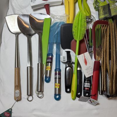 NIB Kitchen Utensils and More (GB2-BM)