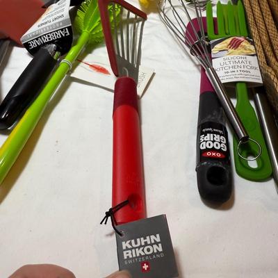 NIB Kitchen Utensils and More (GB2-BM)
