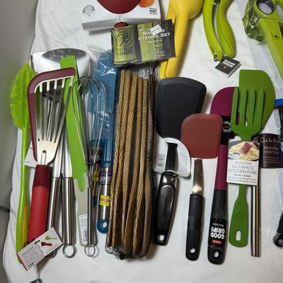 NIB Kitchen Utensils and More (GB2-BM)