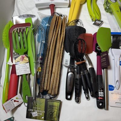NIB Kitchen Utensils and More (GB2-BM)