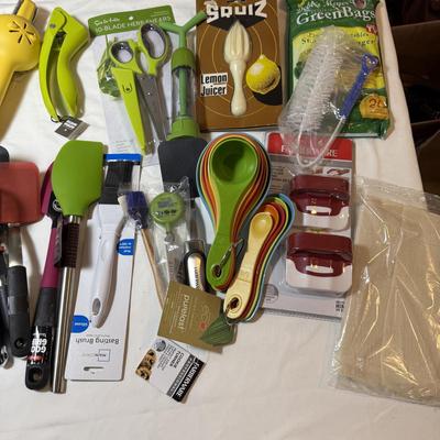 NIB Kitchen Utensils and More (GB2-BM)