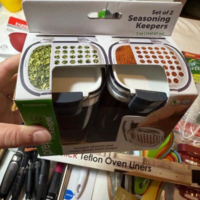 NIB Kitchen Utensils and More (GB2-BM)