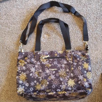 Travel Bags by Tommy Bahama, Fossil & More (GB2-KD)