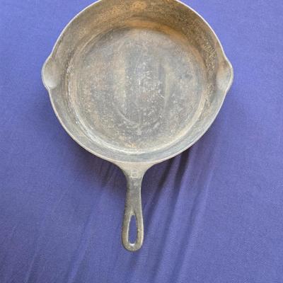 Griswold 8 in Cast Iron pan