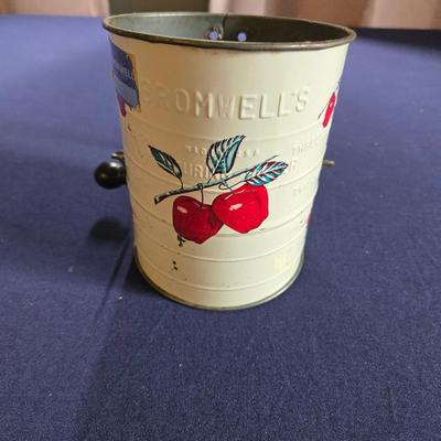 Vintage Apples Flour 3cup Sifter