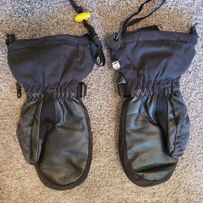 Women's Marmot Windstopper Pants (L), Burton Mittens and Polartec Insulated Pants (GB1-KD)