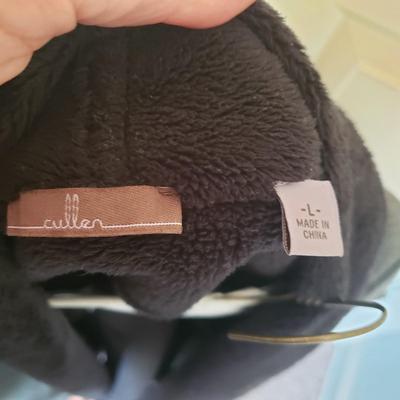 Maralyse Ferree, Eileen Fisher, East 5th Cozy Fleece Jackets and More (GB1-KD)