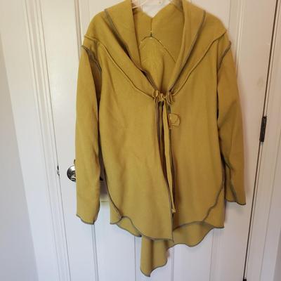 Maralyse Ferree, Eileen Fisher, East 5th Cozy Fleece Jackets and More (GB1-KD)