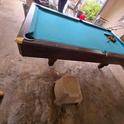 Canterbury Honey Comb Home Pool Table - 8ft