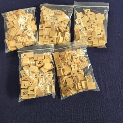 Lot of 500 scrabble tiles