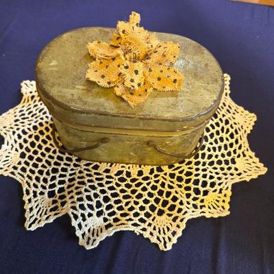 Vintage Lunch pail & Doily
