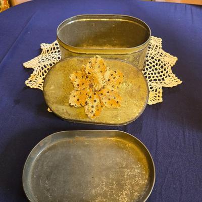 Vintage Lunch pail & Doily