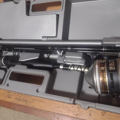 Zebco Travel Fishing Pole Model 4299 Breakdown 5'-6" with Zebco 33 Closed Faced Reel with Hardcase Tote