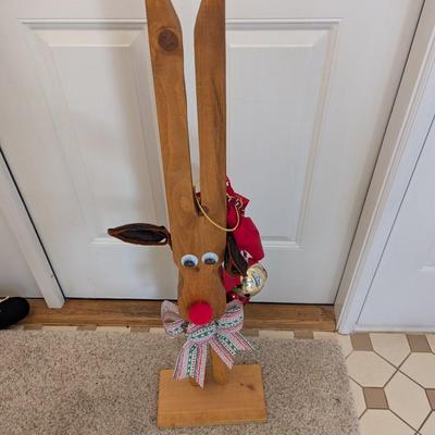 Crafted Wooden Reindeer Statue (FD)