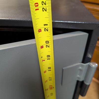 13 3/4" x 17" x 21" Combination Safe (O)