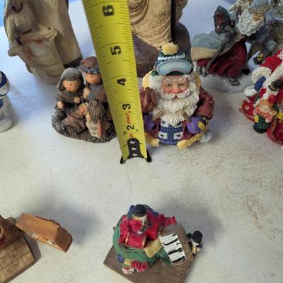Holiday Christmas Decorations Music Box Trinket Boxes Resin/Ceramic Figures (G)