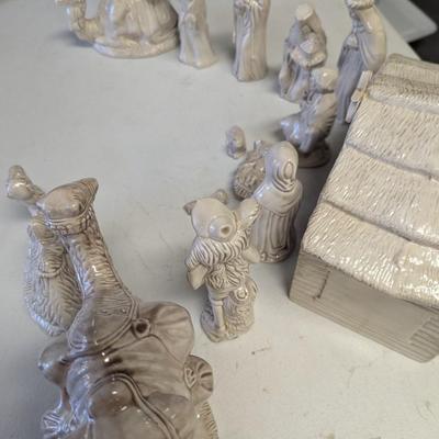 Hand Made Ceramic Nativity Scene (G)