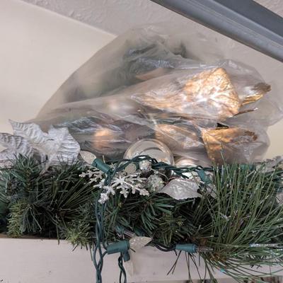 Christmas Wreaths & Decorations (G)