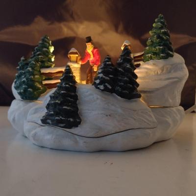Tampa Bay Mold Co. Two Piece Ceramic Light Up Winter Decoration