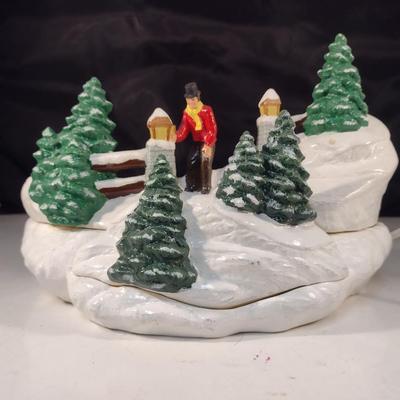Tampa Bay Mold Co. Two Piece Ceramic Light Up Winter Decoration