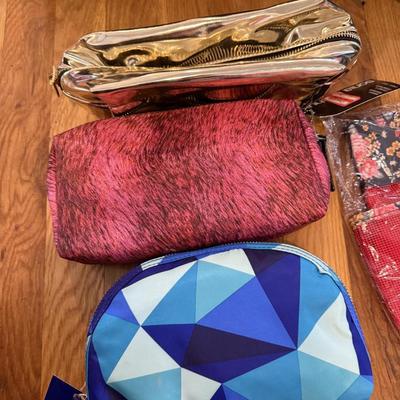 Travel Helpers Galore with Eagle Creek & LL Bean (GB1-BM)