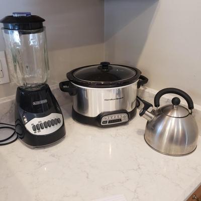 Black & Decker Blender, Hamilton Beach Crockpot and Primula Kettle (K-KD)