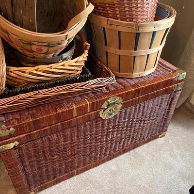 Trunk, Wicker baskets, Bar stool
