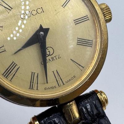 Two Gucci Watches (ST-DZ)