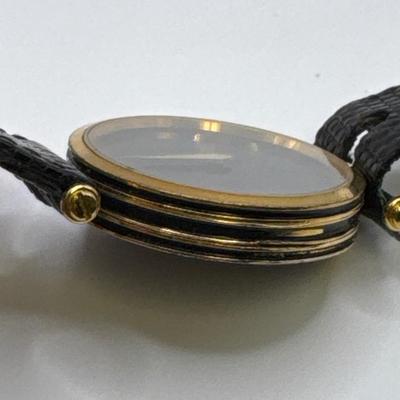 Two Gucci Watches (ST-DZ)