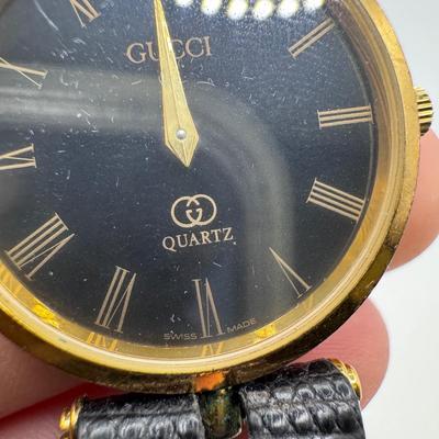 Two Gucci Watches (ST-DZ)