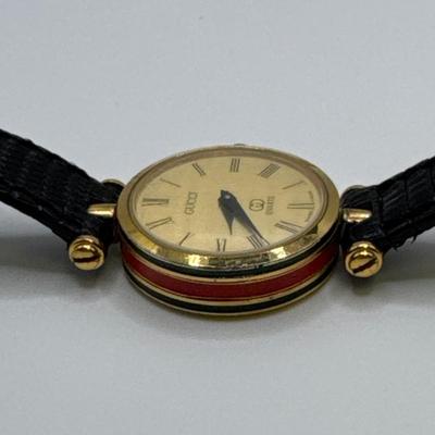 Two Gucci Watches (ST-DZ)