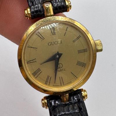 Two Gucci Watches (ST-DZ)